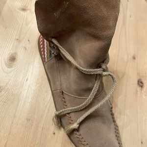 Sanuk Brown Lace Up High Top Fold Over bootie SZ 8.5.